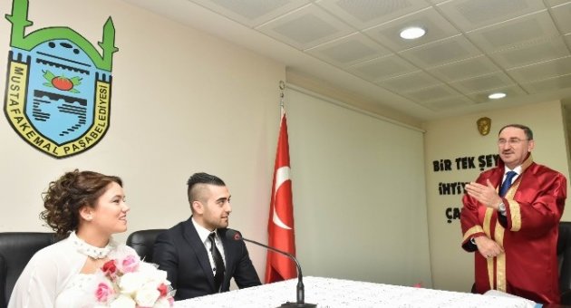Yeni Yılın İlk Gününde Dünyaevine Girdiler