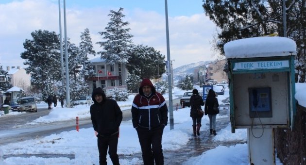 Yenice’de Kar Yağışı Hayatı Olumsuz Etkiliyor
