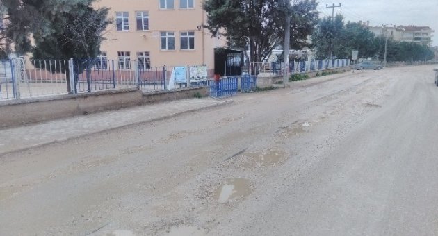 Yenişehir’de Yollar Köstebek Yuvası