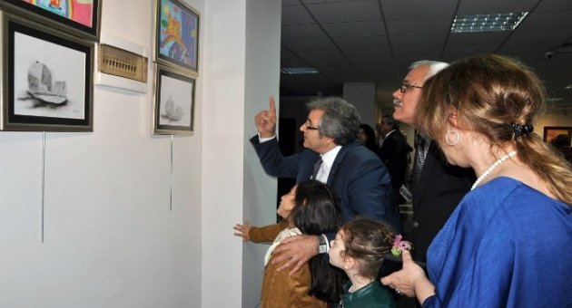 Yetenekli Öğrencilerden Resim Sergisi