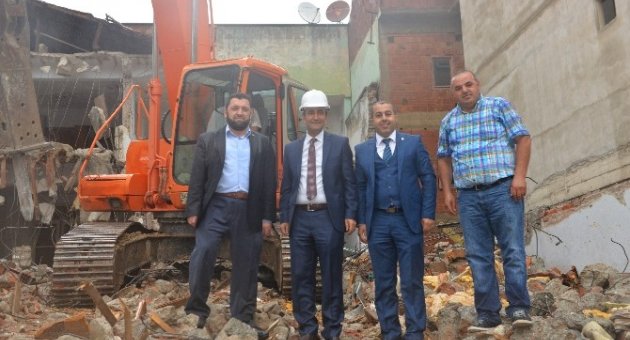 Yıkımı Yağmur Da Durduramadı