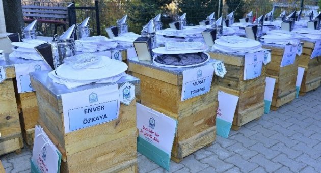 Yıldırım Belediyesi’nden Arıcılara Kovan Desteği