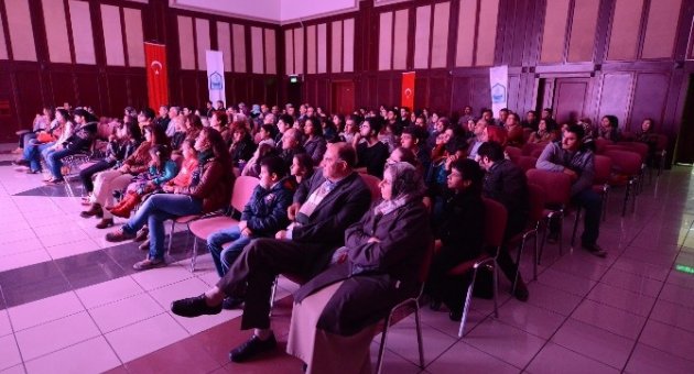 Yıldırım’da Kitap Getiren Tiyatro İzledi