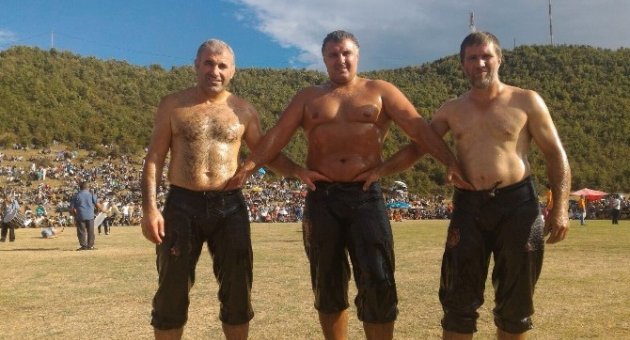 Yıldırımlı Pehlivanlar Balkanlar’da Rüzgar Gibi Esti