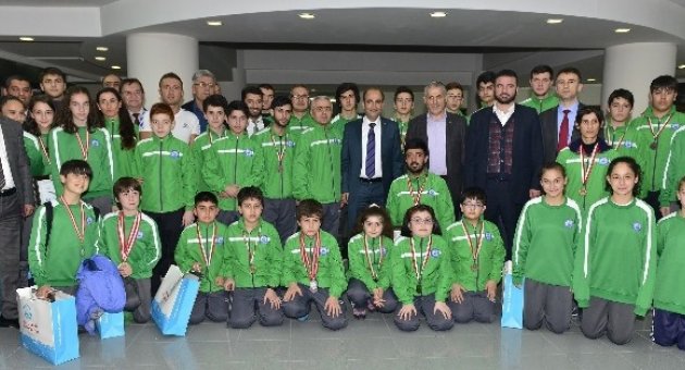 Yıldırımlı Sporcular Madalyaya Doymuyor