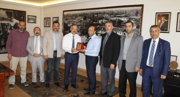 Yıldız’dan Perder’e Şefkat Plaketi