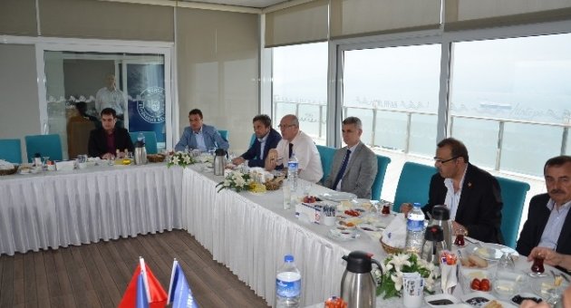 Yılmaz Muhtarları Dinledi