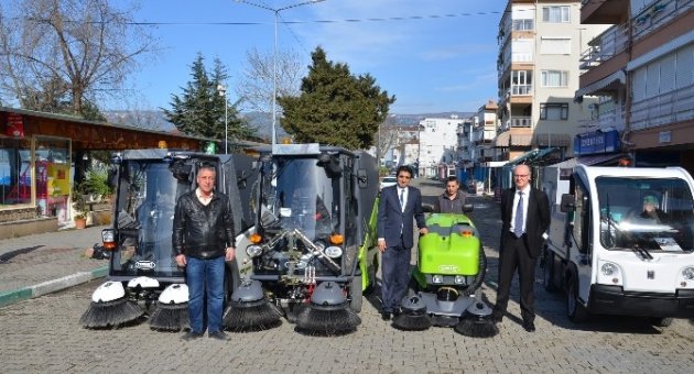Yol Süpürme Araçları Görücüye Çıktı