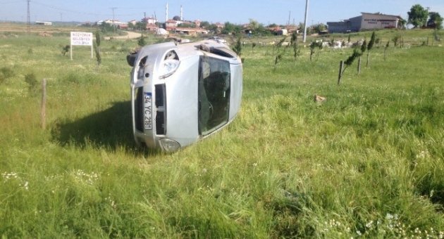 Yola Çıkan Köpek Otomobile Takla Attırdı: 2 Yaralı