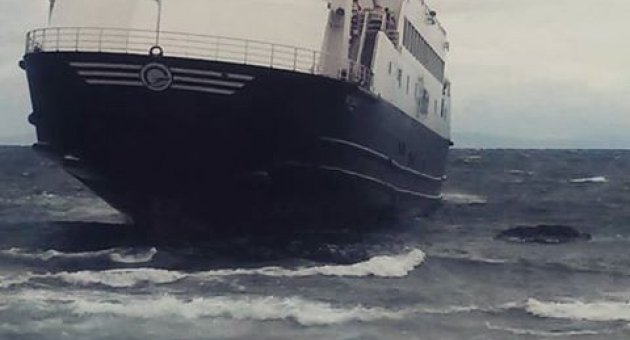 Yolcu Taşıyan Feribot Karaya Oturdu