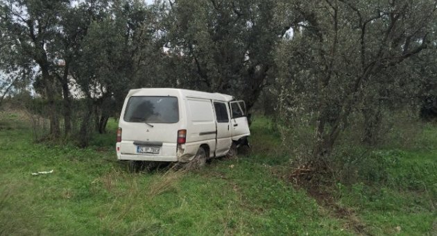 Yoldan Çıkan Araç Zeytinliğe Uçtu: 3 Yaralı