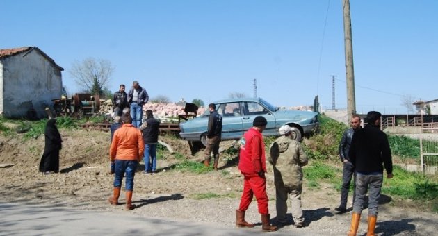 Yoldan Çıkan Otomobil Şantiye Sahasına Uçtu