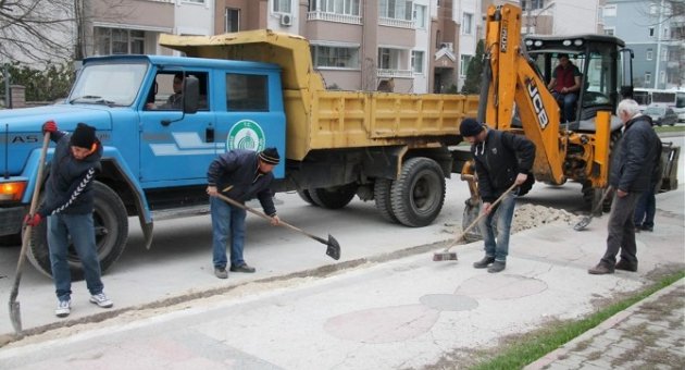 Yollarda Ve Kaldırımlarda Kış Hazırlıkları