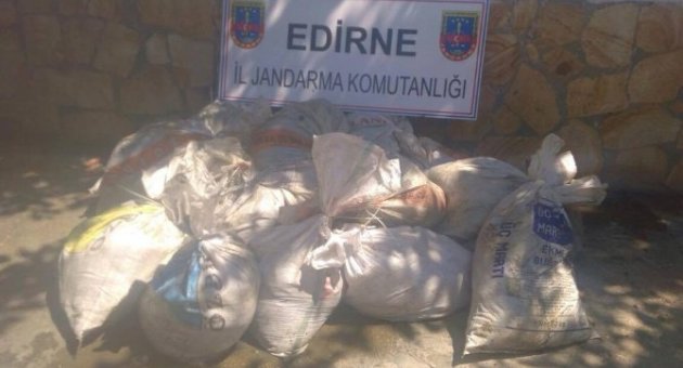 Yunan Sınırında Terk Edilen Araçta 1 Ton Kaçak Et Ele Geçirildi