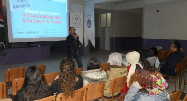 Yurt Öğrencilerine ’liderlik’ Semineri