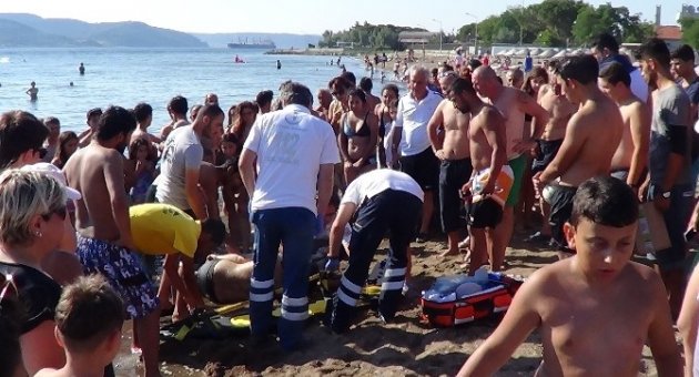 Yüzerken Sara Nöbeti Geçiren Turisti Vatandaşlar Kurtardı