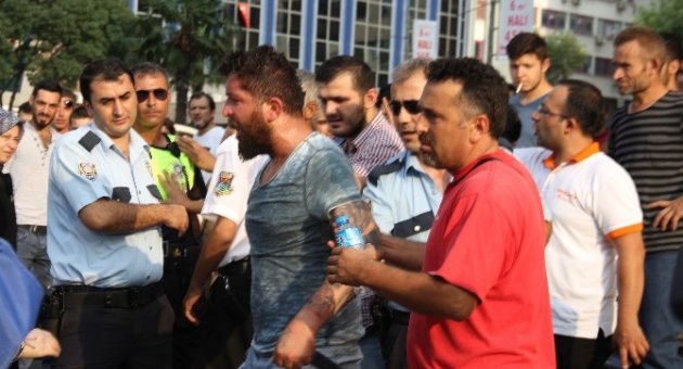 Zabıta Memuruna Bıçaklı Saldırıya Kınama
