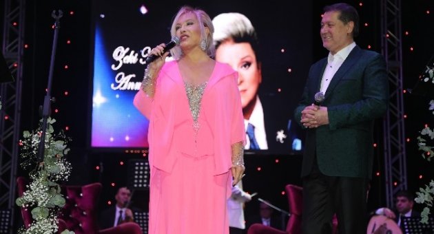 Zeki Müren Gecesinde İzdiham
