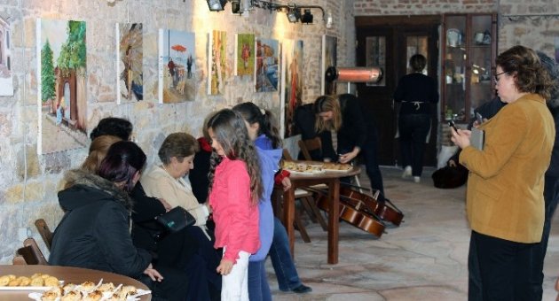 "zeytin Çekirdekleri" Çello Öğreniyor