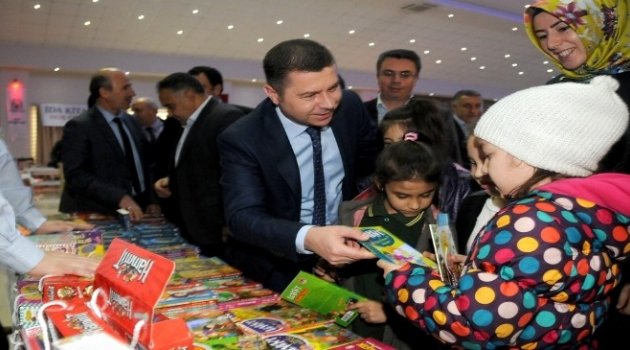 Çan Belediyesi 2. Kitap Fuarı Ziyaretçilerini Ağırlıyor