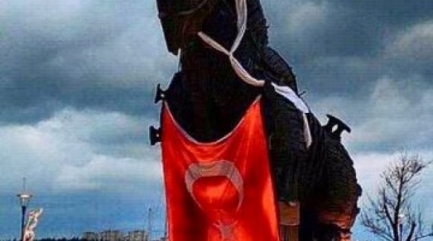 ÇANAKKALE 1915 RUHUN’DAN BEYAZ FULAR’A TEPKİ TÜRK BAYRAĞI İLE GELDİ