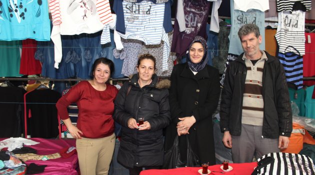 ÇANAKKALE AK PARTİ MİLLETVEKİLİ ADAY ADAYI HÜLYA KARAGÖZ den Pazarcı Esnafına Ziyaret