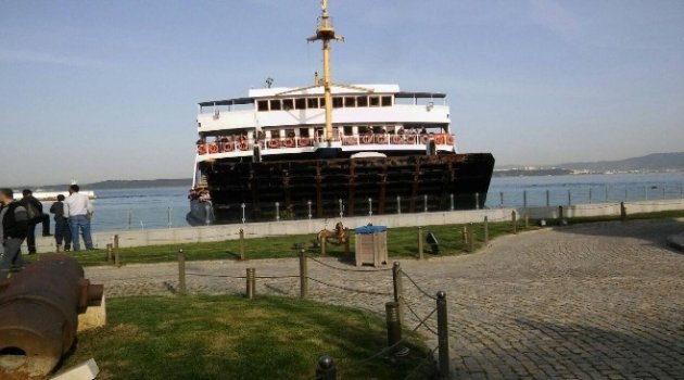 Çanakkale Boğazı'nda Feribot Karaya Oturdu