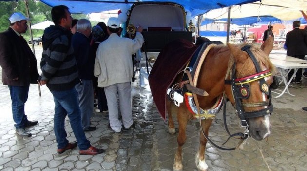 Çanakkale’den seçim manzaraları….  BAKAN GÜLLÜCE YENİCE’DE TÖRENLE FAYTON AÇTI