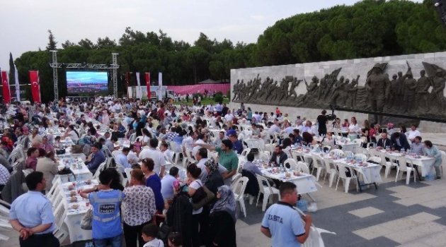 Çanakkale Şehitlikteki AK Parti İftarında Ezan Kazası