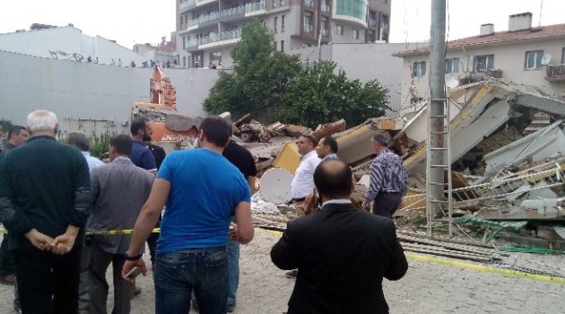 Çanakkale'de 5 Katlı Apartman Çöktü