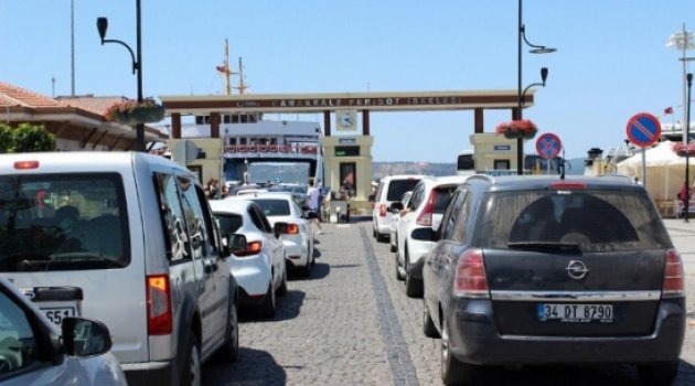 Çanakkale'de Feribot Kuyruğu