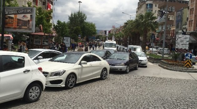 Çanakkale'de Feribot Kuyruğu