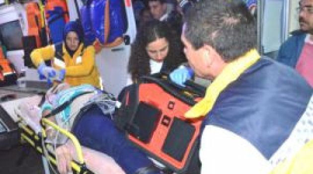 Çanakkale'de Otomobile Ateş Açıldı: 2 Kişi Yaralandı