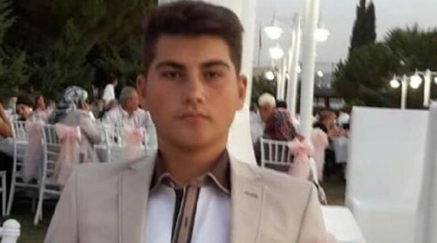 Çanakkale'de Otomobille Ağaca Çarpan Liseli Genç Canından Oldu