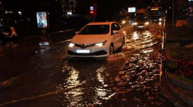 Çanakkale'de Sağanak Yağış Su Baskınlarına Neden Oldu