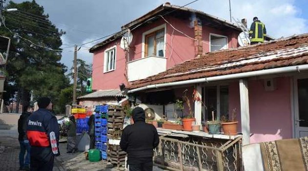 Çanakkale'de Sobadan Çıkan Kıvılcımlar Evi Yaktı
