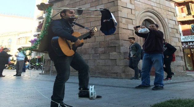 Çanakkale'de Tek Kişilik Orkestra