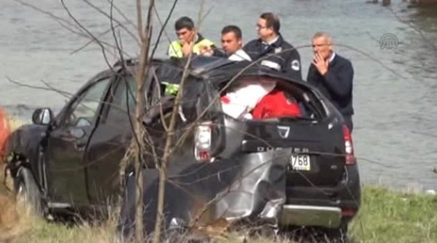 Çanakkale'de Trafik Kazası 1Yasındaki bebek devrilen araçtan sağ kurtuldu