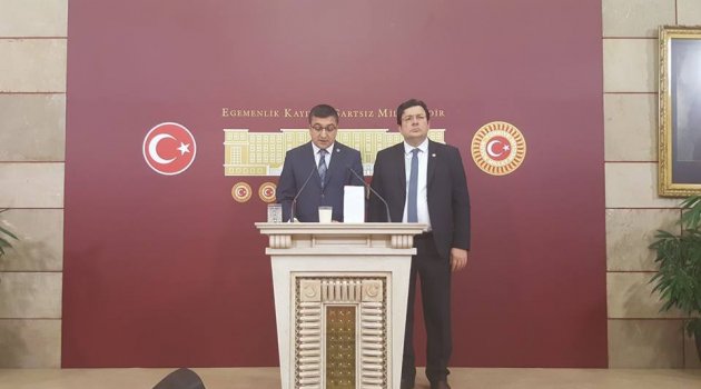 CHP ÇANAKKALE MİLLETVEKİLLERİ BÜLENT ÖZ VE MUHARREM ERKEK’  ÇİĞ SÜT ÜRETİCİLERİNİN YAŞADIĞI SORUNLARA DEĞİNDİ.