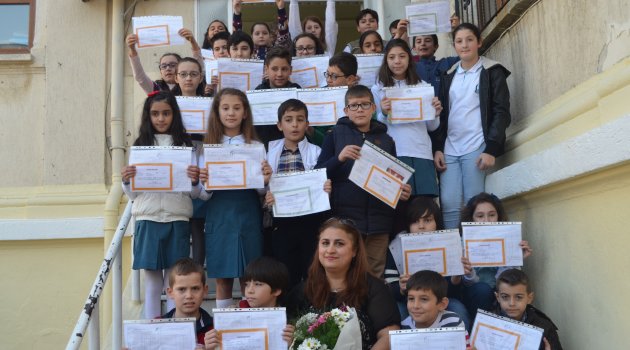 Cumhuriyet Ortaokulunda Karne Heyecanı