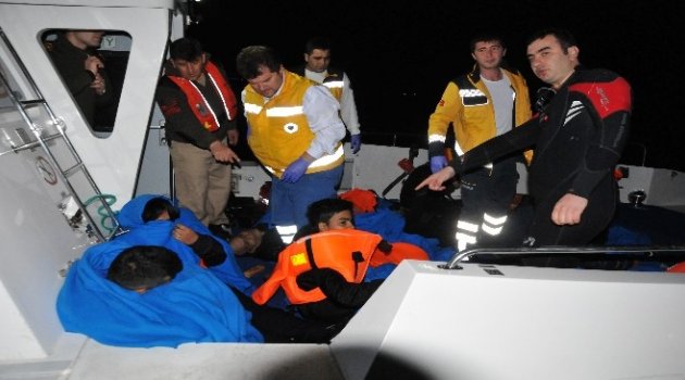 Ege'de Mültecileri Taşıyan Tekne Battı: 5 Ölü