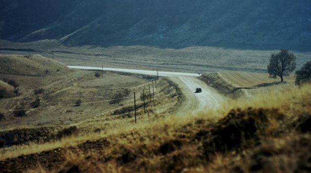 FİLMİ ÇEKERKEN HOCALARA OKUTMUŞLAR