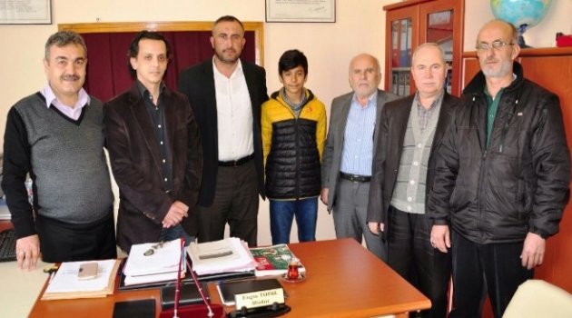 Güzel Ezan Okuma Yarışması Birincisi Ödüllendirildi