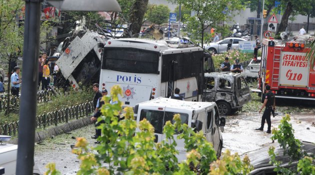 İstanbul'da Çevik Kuvvete Bombalı Saldırı