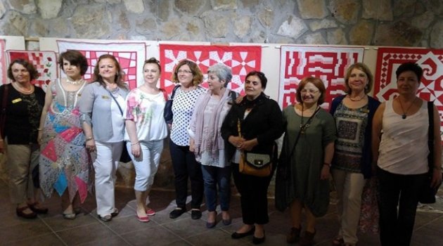 Kan Çiçeklerine Borcumuz Var Sergisi Bozcaada'da Açıldı