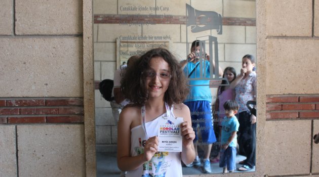 Küçük Betül Aynalı Çarşı Türküsünü öyle bir okudu ki.... (GÖRÜNTÜLÜ HABER)