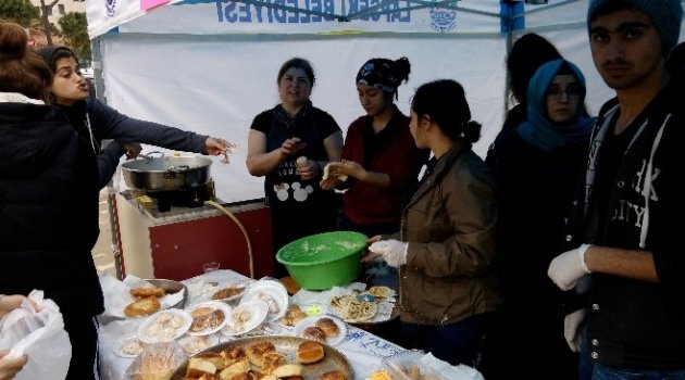Lise Öğrencileri Kermes Düzenledi