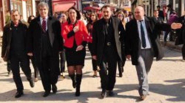 MHP’DEN ZAFER MİTİNGİ