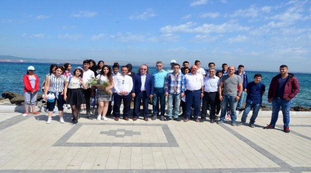 Misafir Öğrencilere Şehitlik Turu