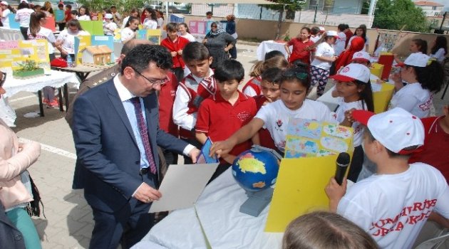 Öğrenciler Bilim Fuarında Projelerini Sergiledi